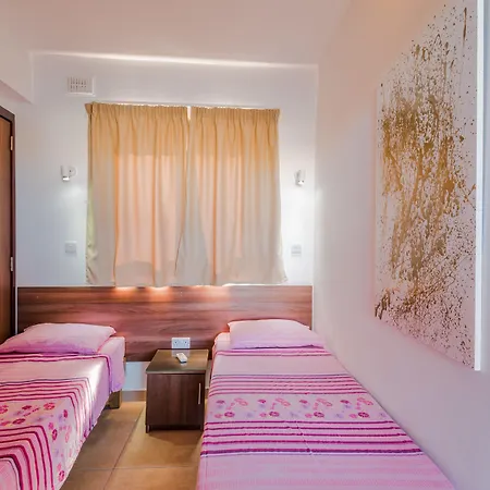 Apartamento Blue Harbour 1 - Seafront 2-bedroom With Terrace St Paul's Bay *