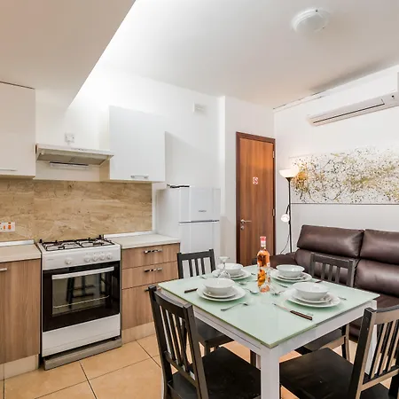 Apartamento Blue Harbour 1 - Seafront 2-bedroom With Terrace St Paul's Bay *